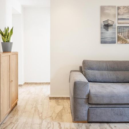 Minimalist Apartment Near The Airport And The City Center Kanálion Exteriör bild