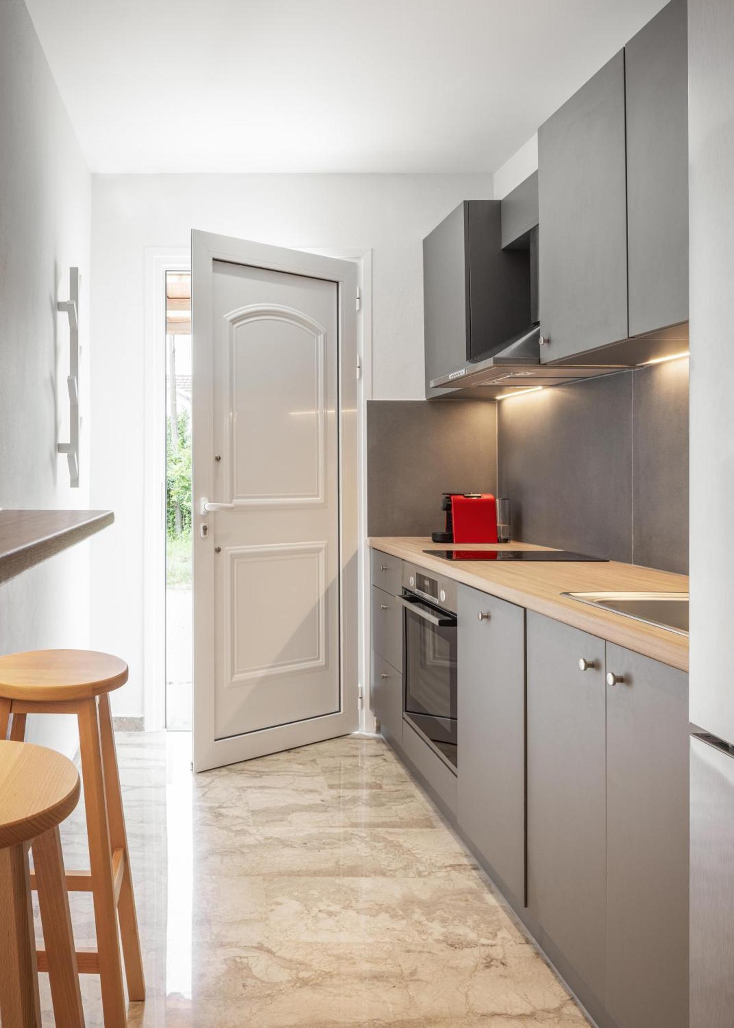Minimalist Apartment Near The Airport And The City Center Kanálion Exteriör bild