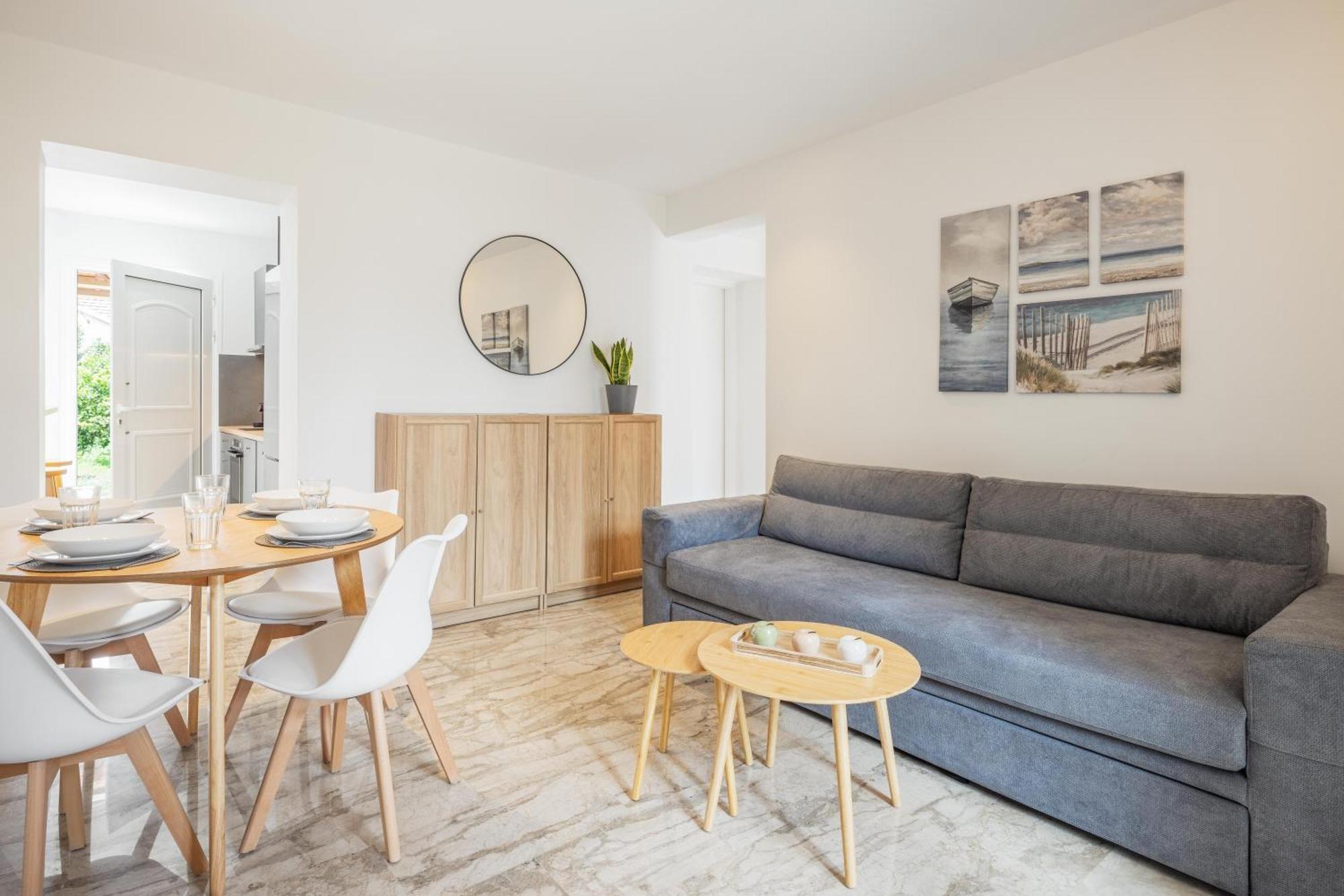 Minimalist Apartment Near The Airport And The City Center Kanálion Exteriör bild